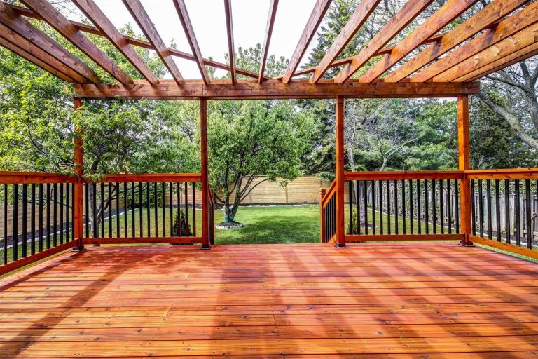 Custom Deck in The Backyard - Custom Homes Toronto