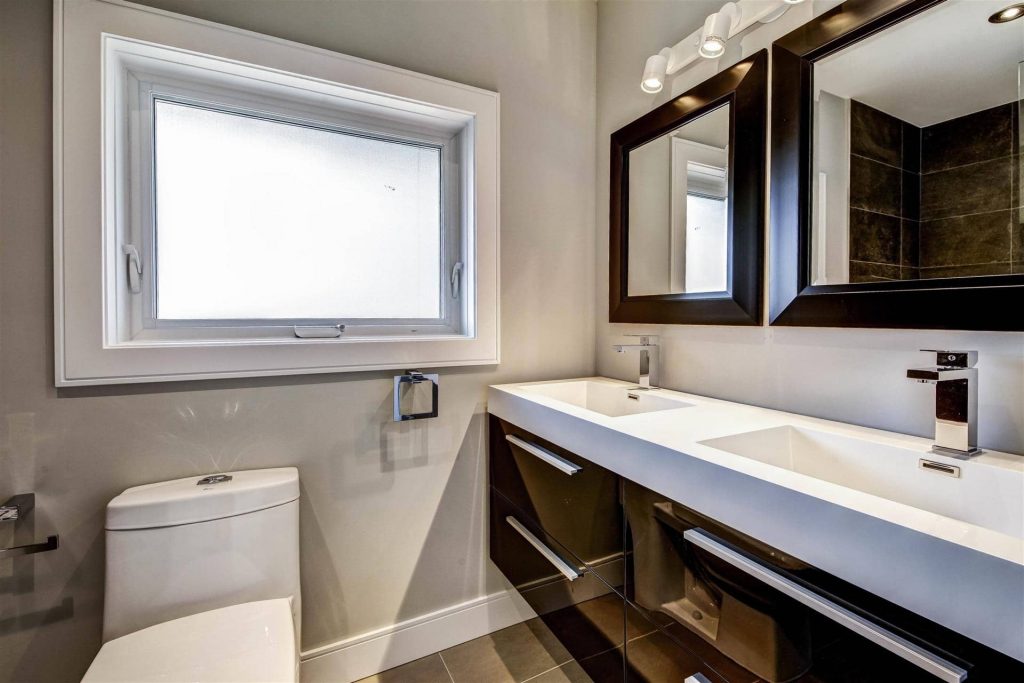 amazing-small-master-bathroom-in-custom-home